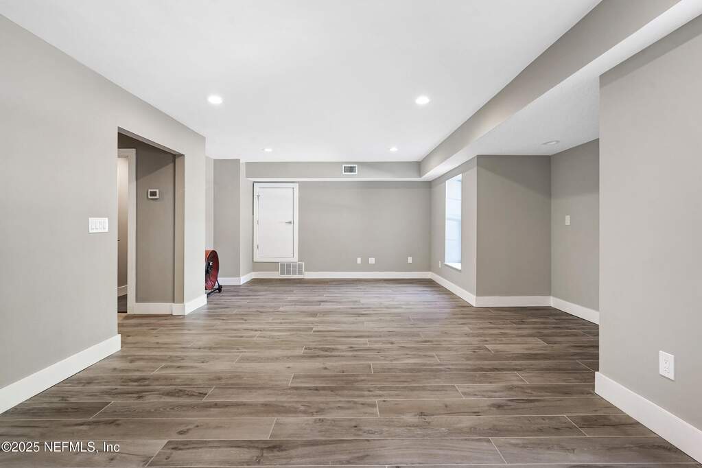 7 Bedroom Single Family Home/House's Image 66