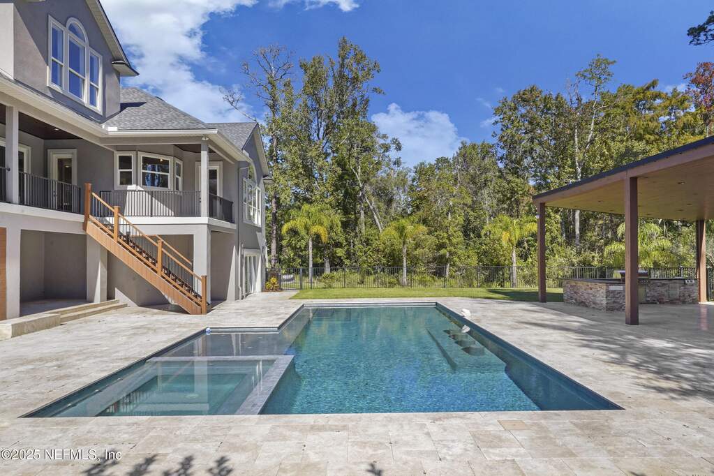 7 Bedroom Single Family Home/House's Image 74