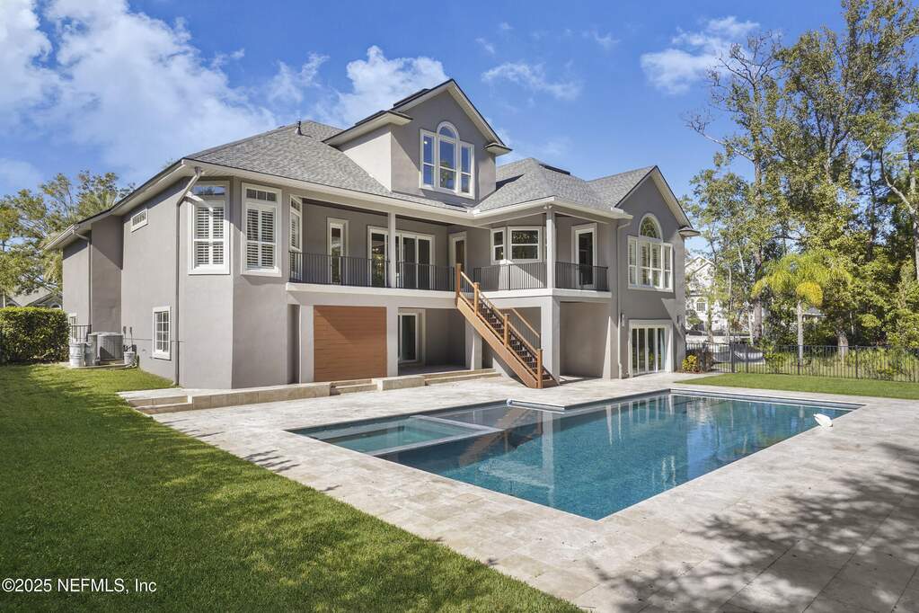 7 Bedroom Single Family Home/House's Image 75