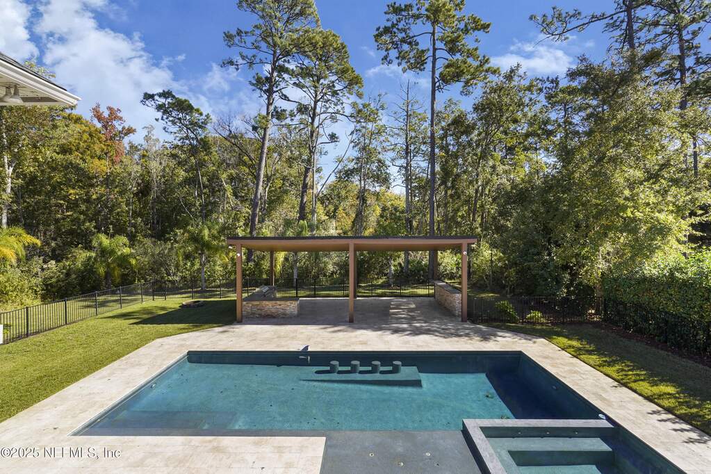 7 Bedroom Single Family Home/House's Image 76