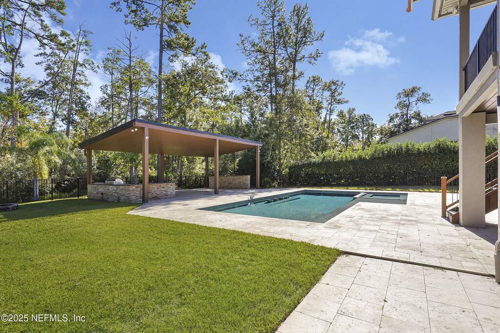 7 Bedroom Single Family Home/House's Image 77