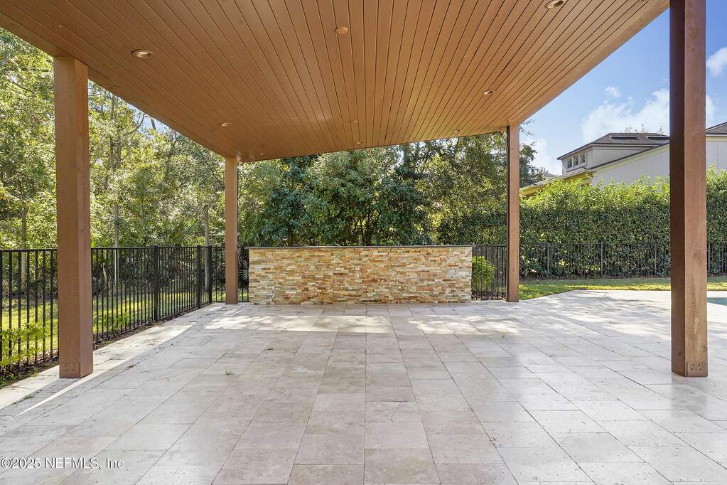 7 Bedroom Single Family Home/House's Image 78
