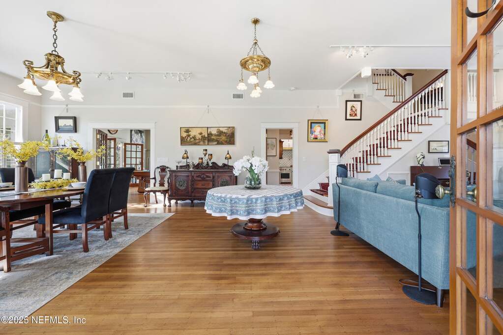 5 Bedroom Single Family Home/House's Image 13