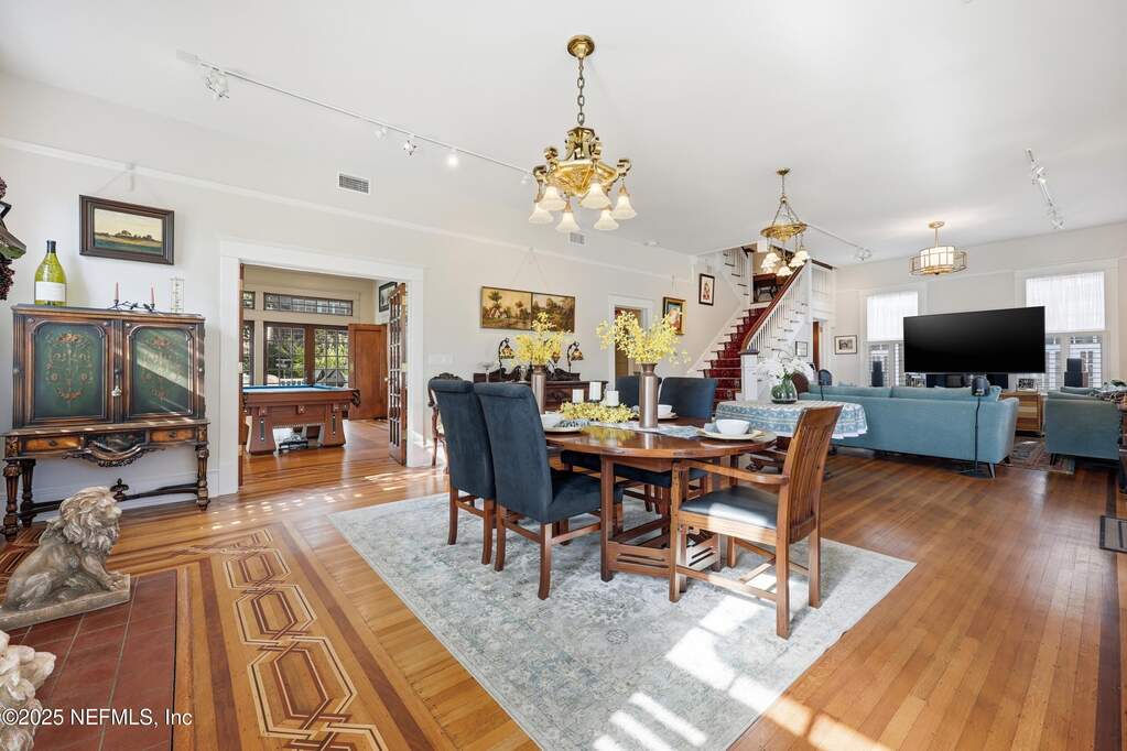 5 Bedroom Single Family Home/House's Image 14