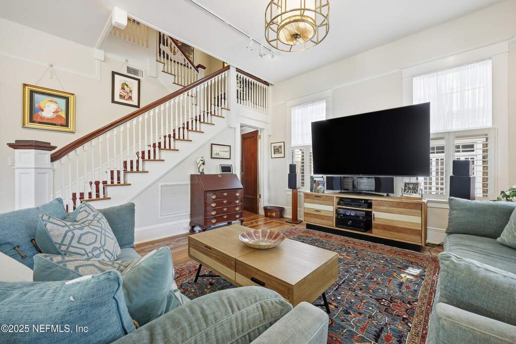 5 Bedroom Single Family Home/House's Image 17