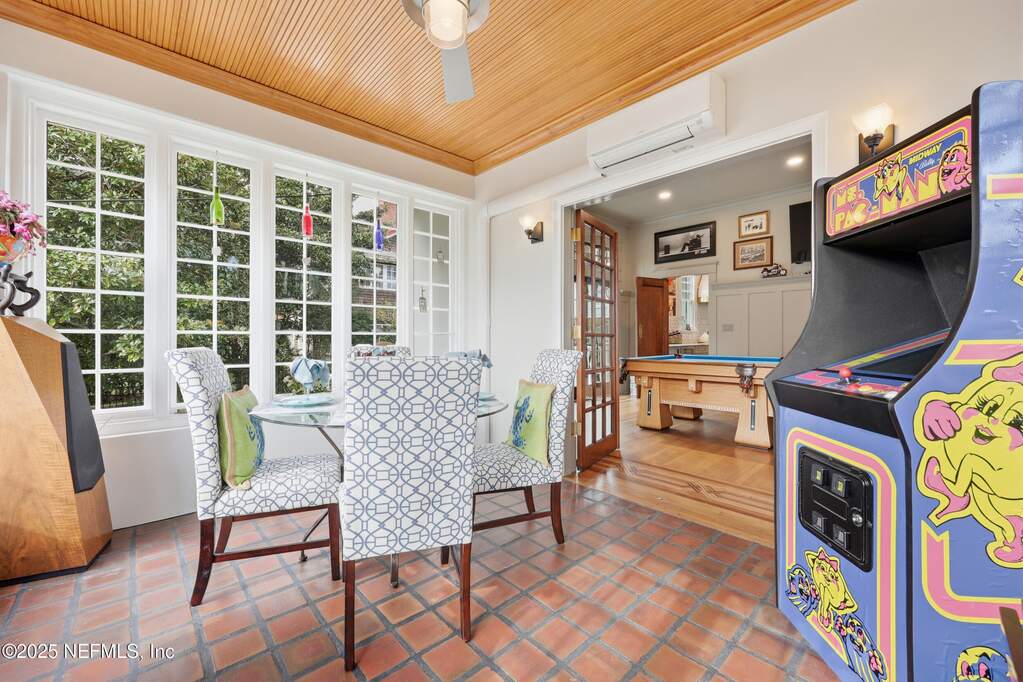 5 Bedroom Single Family Home/House's Image 25