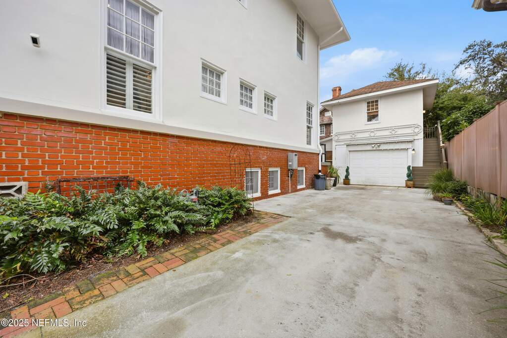 5 Bedroom Single Family Home/House's Image 79