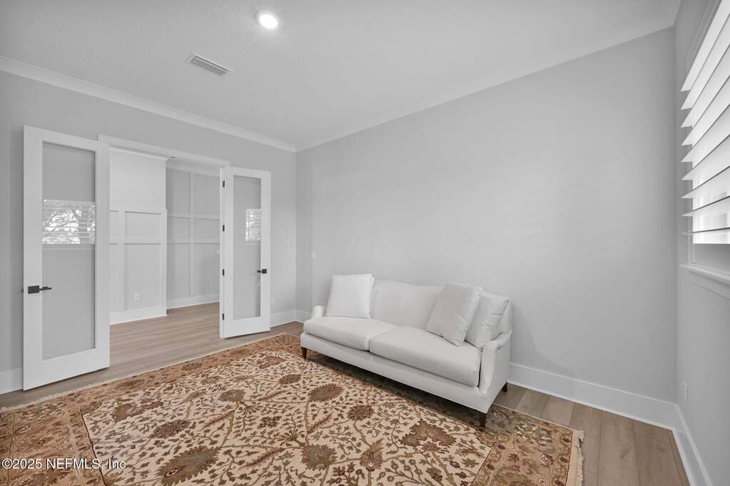 5 Bedroom Single Family Home/House's Image 12