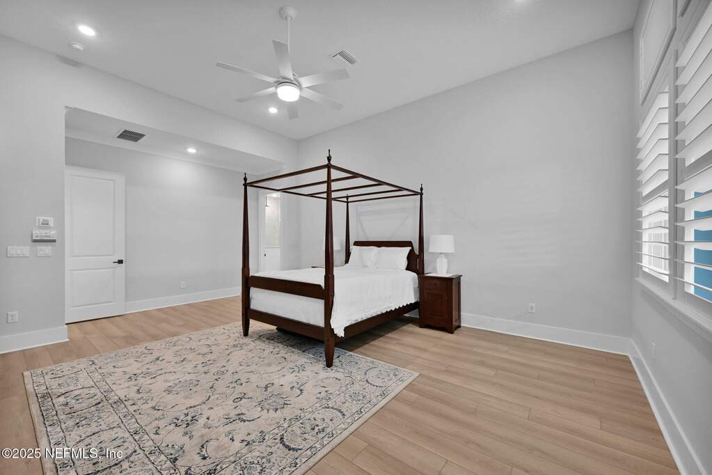 5 Bedroom Single Family Home/House's Image 33