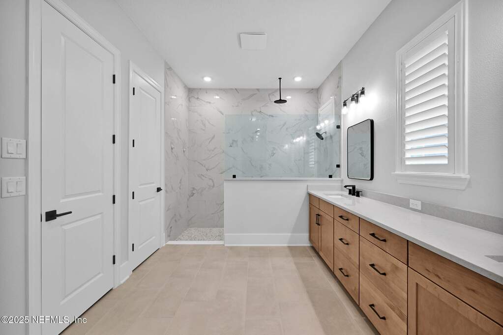 5 Bedroom Single Family Home/House's Image 35