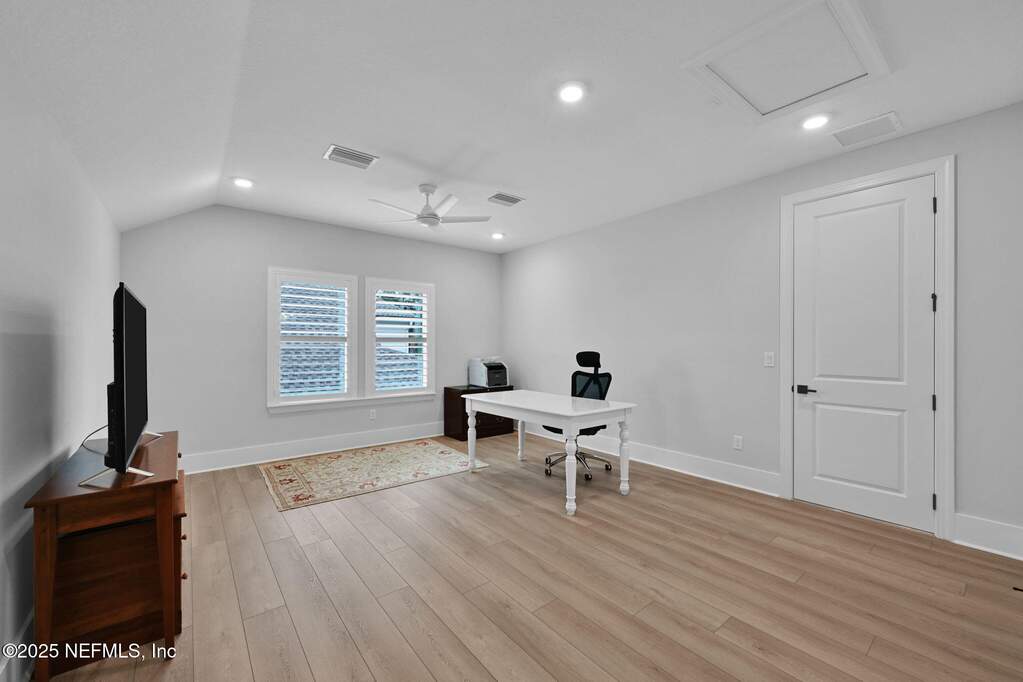 5 Bedroom Single Family Home/House's Image 40
