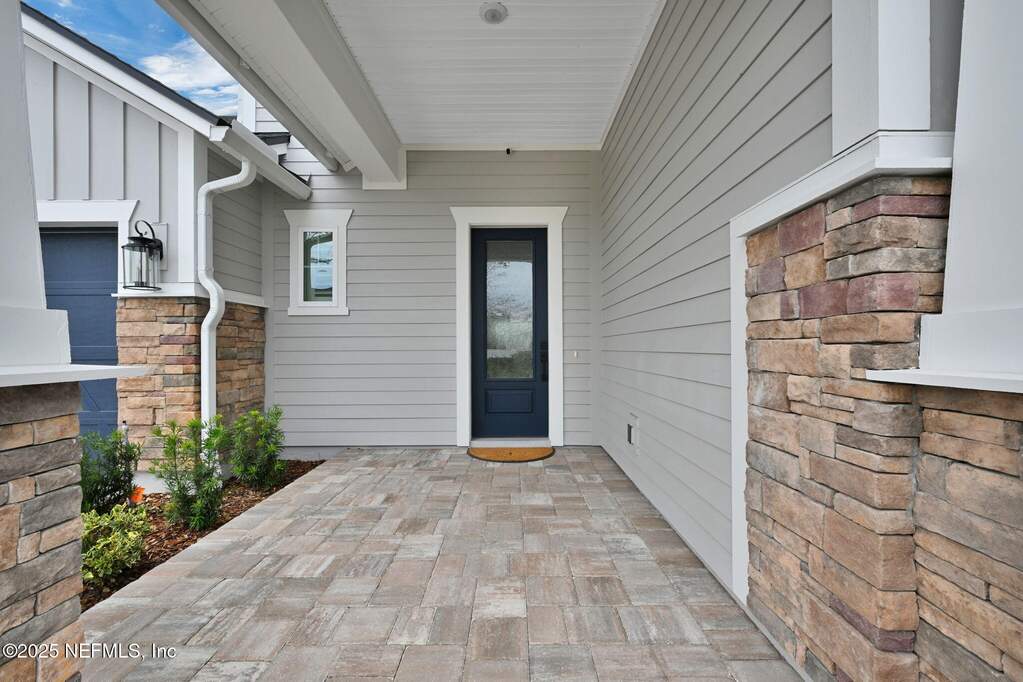 5 Bedroom Single Family Home/House's Image 4