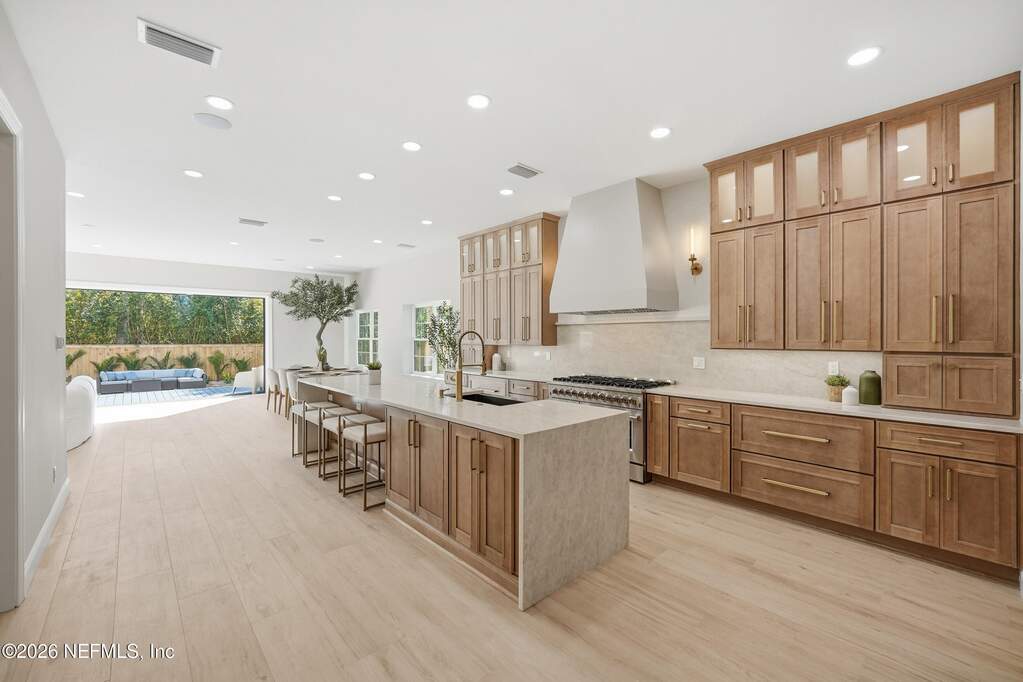 5 Bedroom Single Family Home/House's Image 11