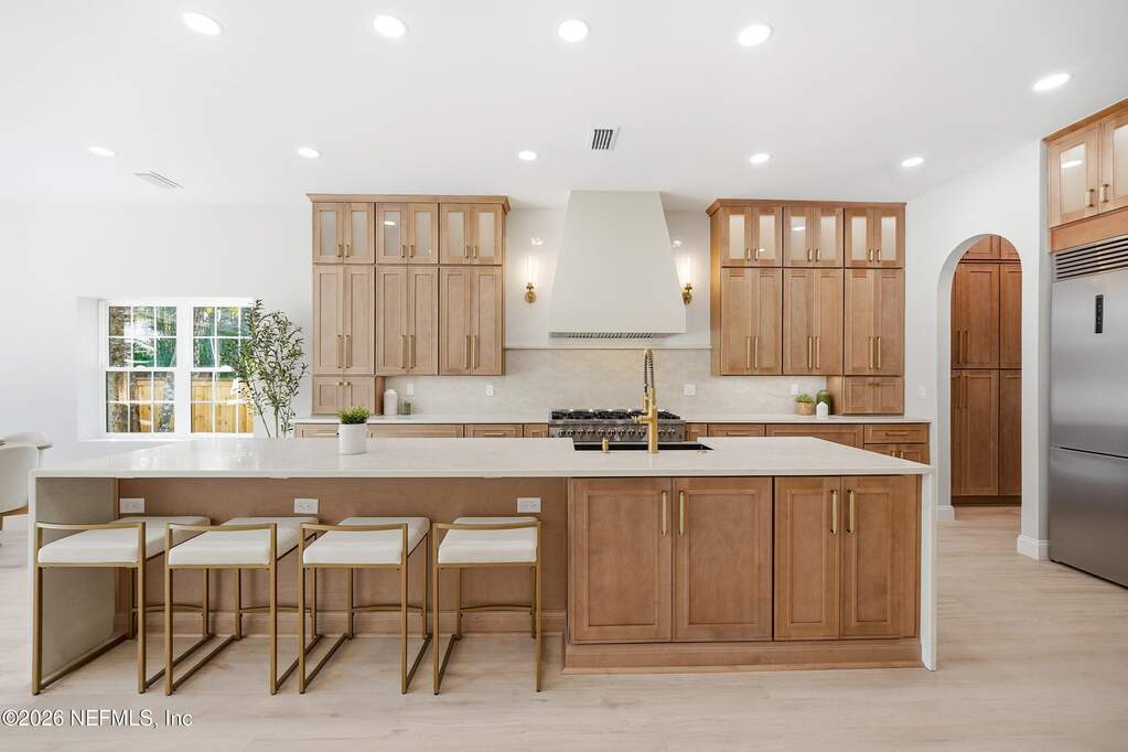 5 Bedroom Single Family Home/House's Image 12