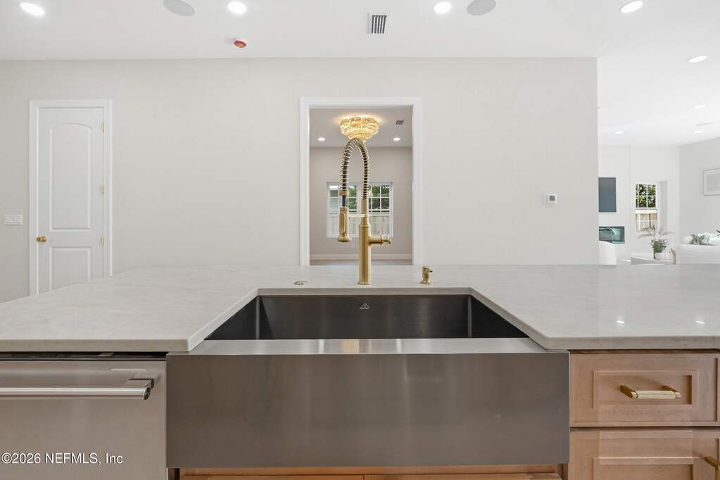5 Bedroom Single Family Home/House's Image 14