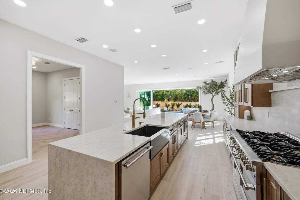5 Bedroom Single Family Home/House's Image 17