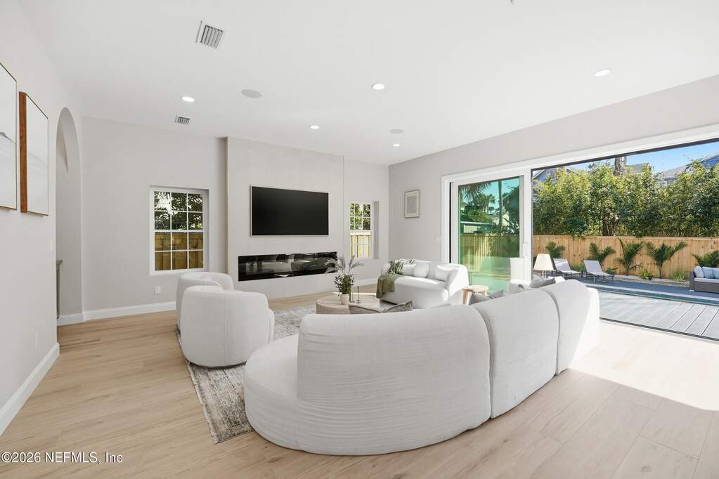 5 Bedroom Single Family Home/House's Image 30