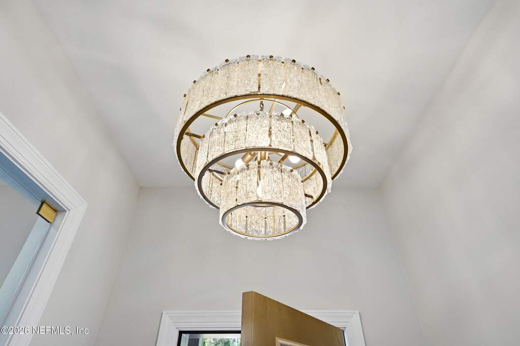 5 Bedroom Single Family Home/House's Image 3