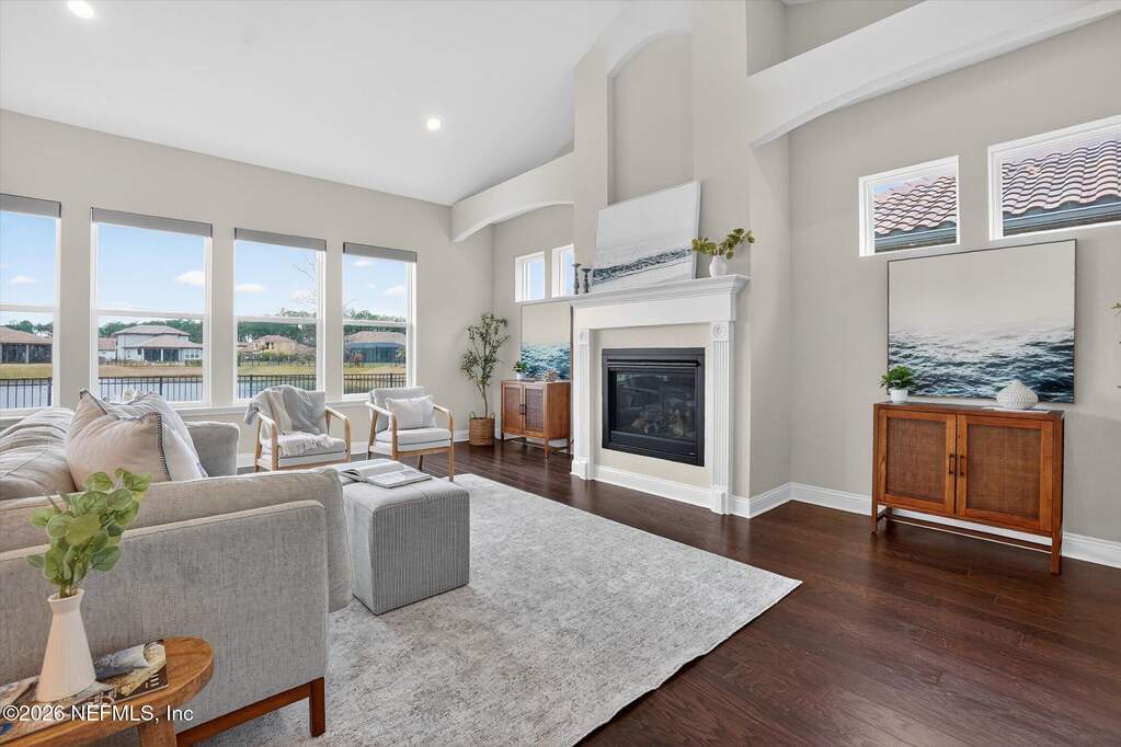 6 Bedroom Single Family Home/House's Image 15