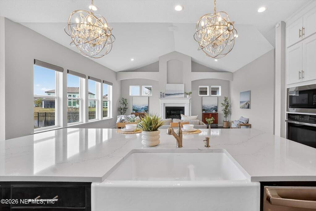 6 Bedroom Single Family Home/House's Image 20