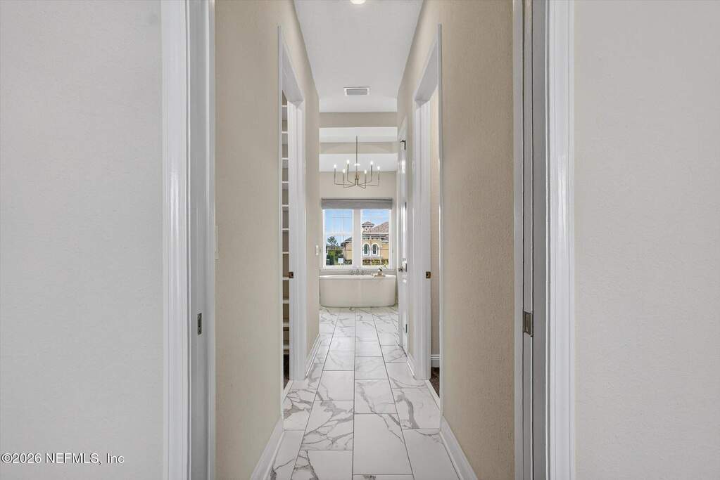 6 Bedroom Single Family Home/House's Image 27