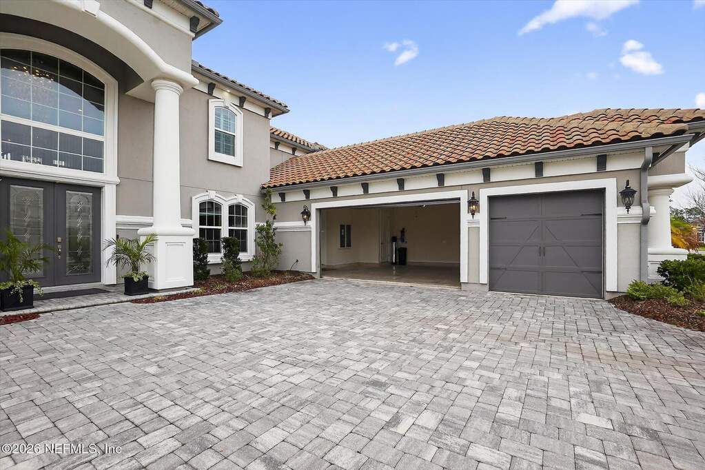 6 Bedroom Single Family Home/House's Image 52