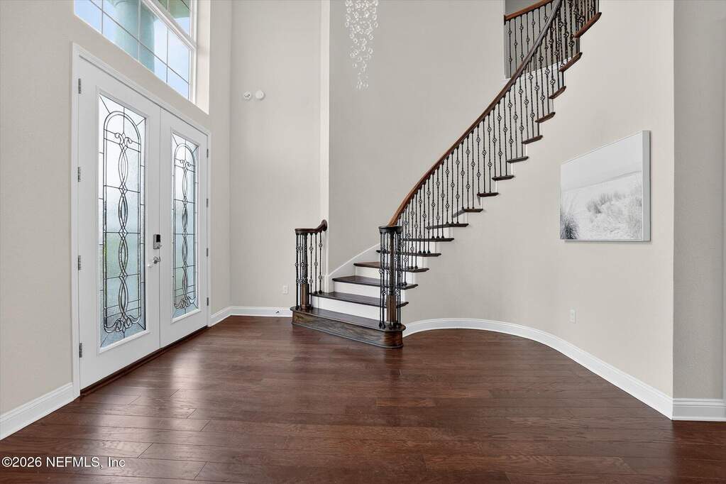 6 Bedroom Single Family Home/House's Image 4