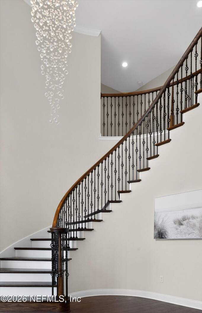 6 Bedroom Single Family Home/House's Image 5