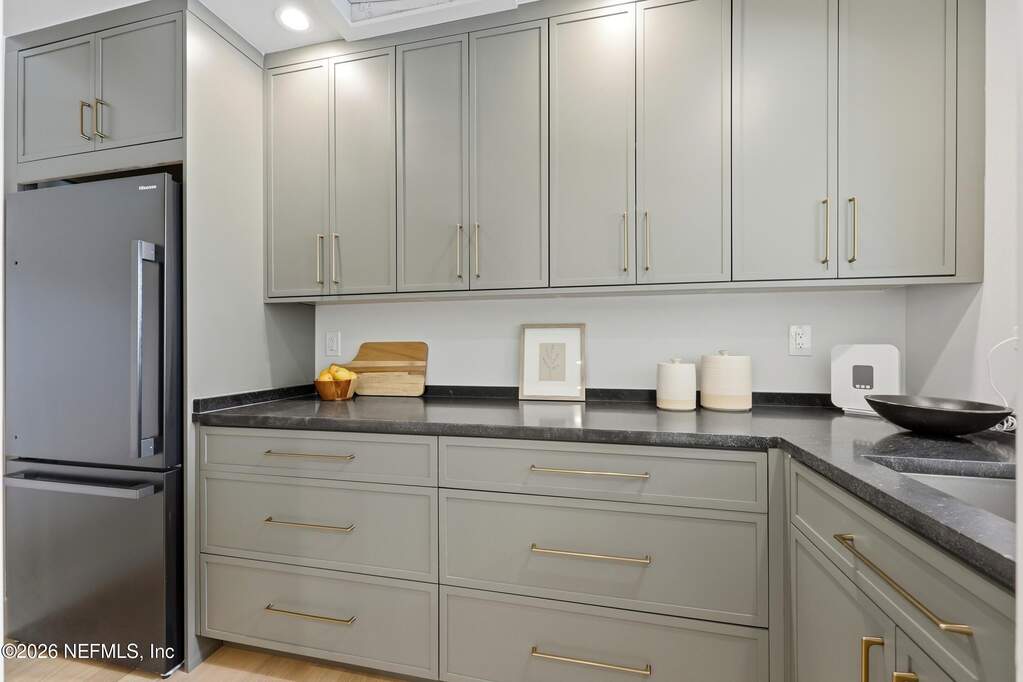 5 Bedroom Single Family Home/House's Image 20