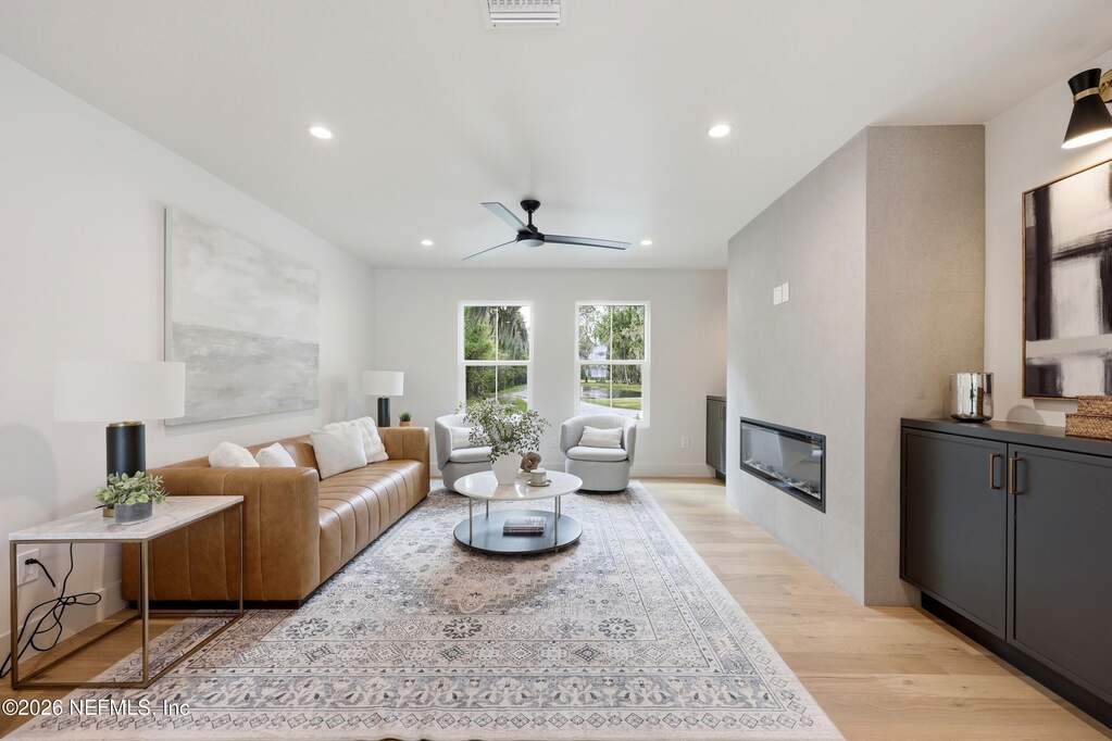 5 Bedroom Single Family Home/House's Image 5