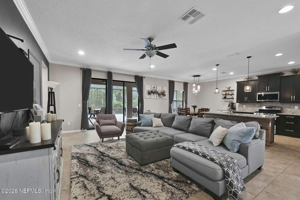 5 Bedroom Single Family Home/House's Image 17