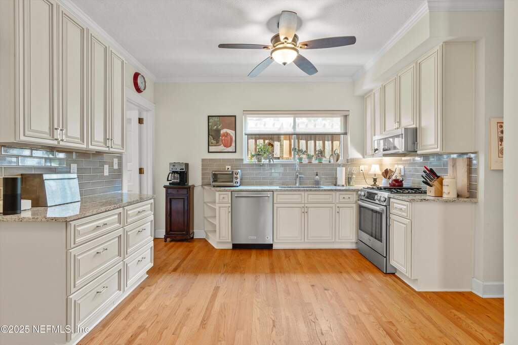 4 Bedroom Multi Unit's Image 9