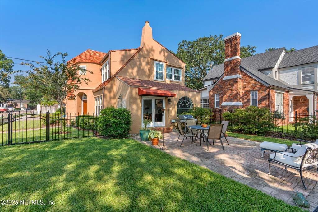 4 Bedroom Multi Unit's Image 38