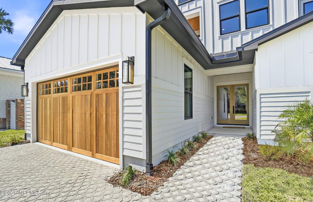 5 Bedroom Single Family Home/House's Image 12