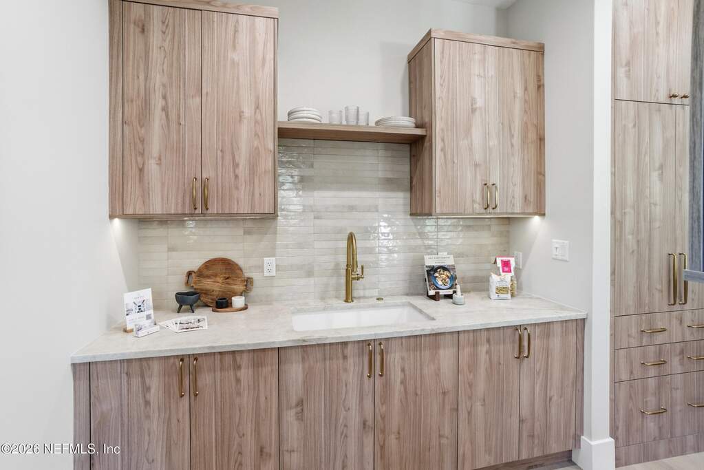 5 Bedroom Single Family Home/House's Image 31