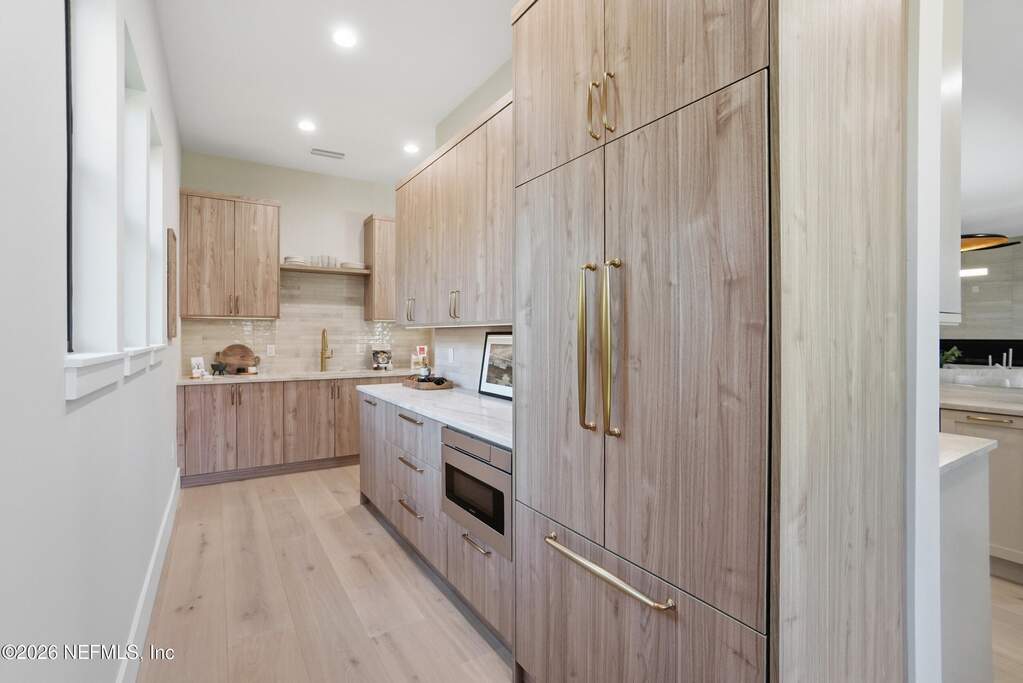 5 Bedroom Single Family Home/House's Image 3
