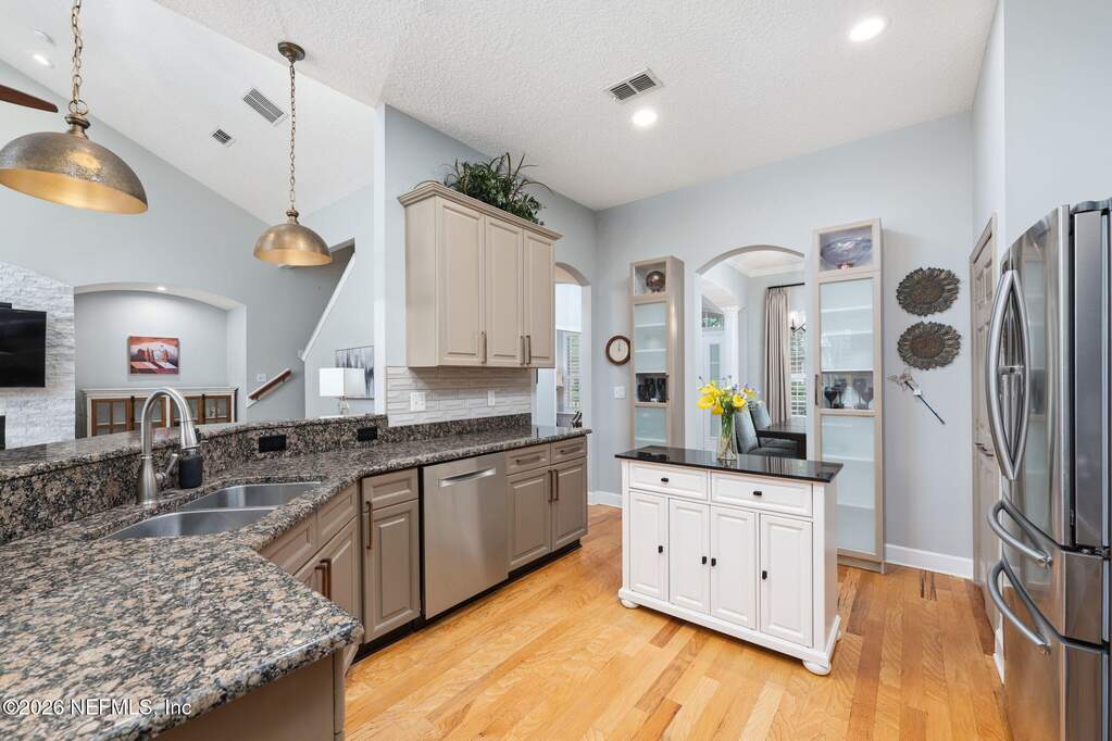4 Bedroom Single Family Home/House's Image 14