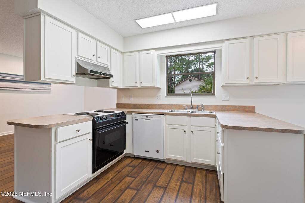 3 Bedroom Single Family Home/House's Image 8
