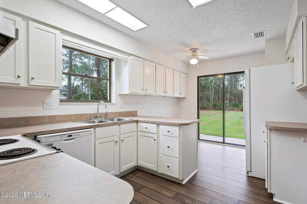 3 Bedroom Single Family Home/House's Image 9