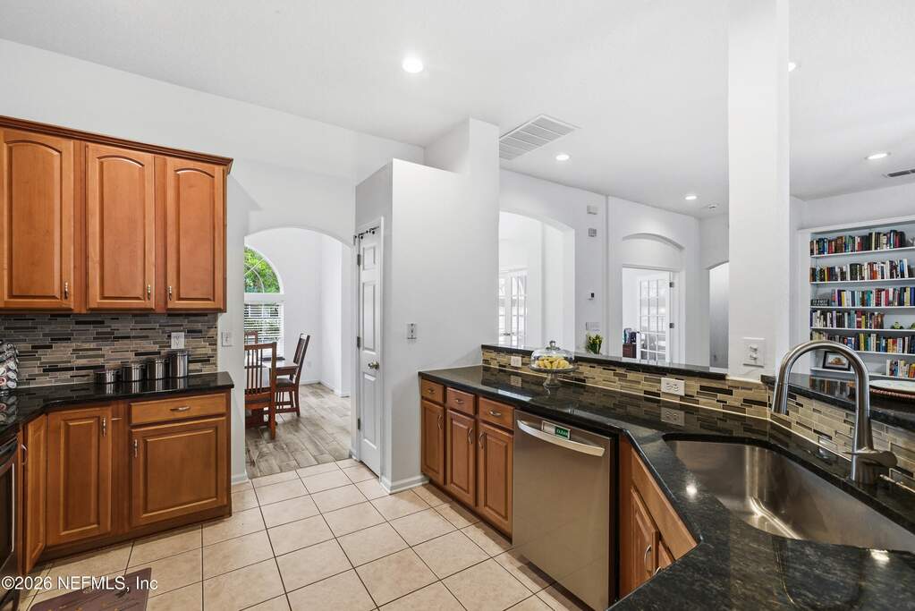 4 Bedroom Single Family Home/House's Image 4