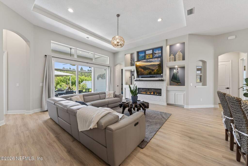 5 Bedroom Single Family Home/House's Image 13