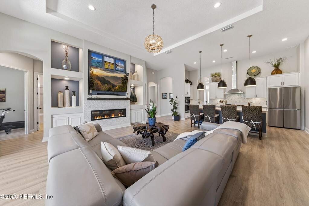 5 Bedroom Single Family Home/House's Image 17