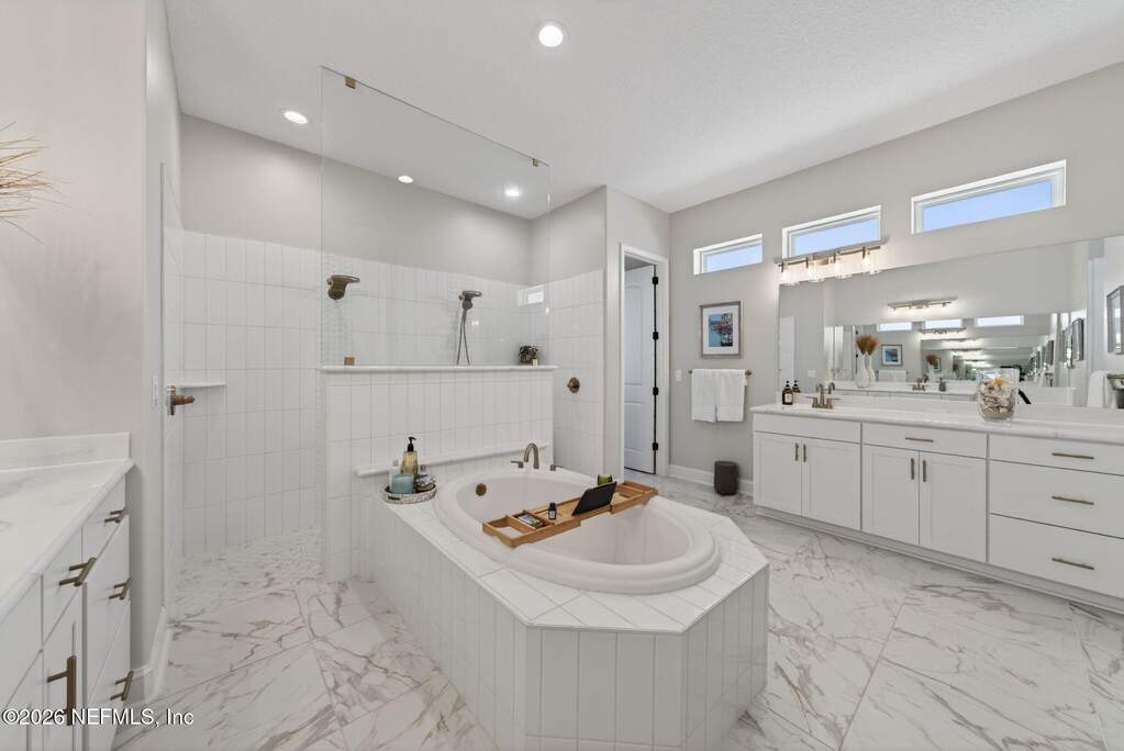 5 Bedroom Single Family Home/House's Image 28