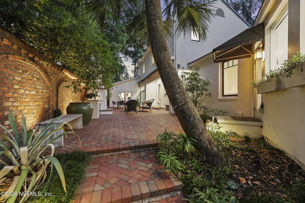 5 Bedroom Single Family Home/House's Image 100