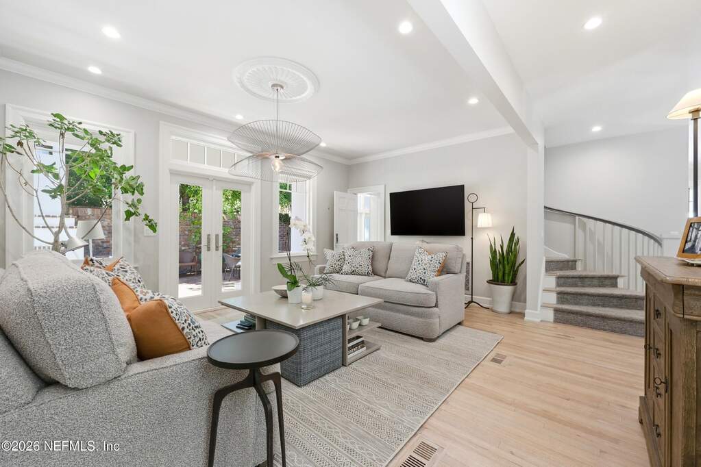 5 Bedroom Single Family Home/House's Image 14