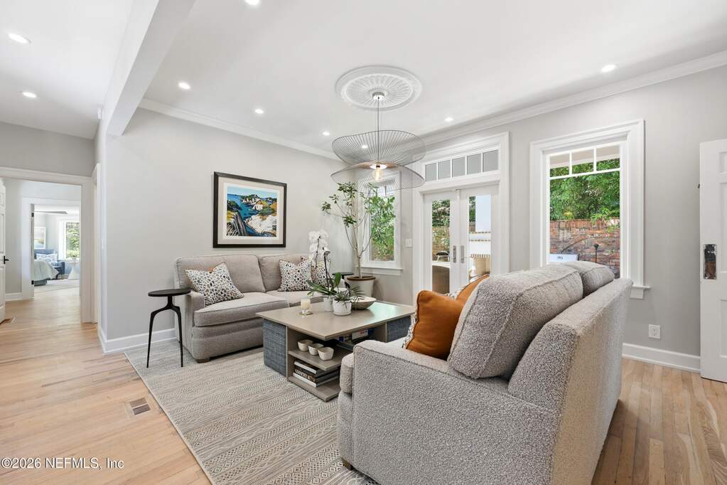5 Bedroom Single Family Home/House's Image 15