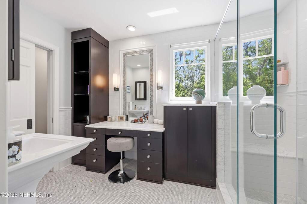 5 Bedroom Single Family Home/House's Image 39