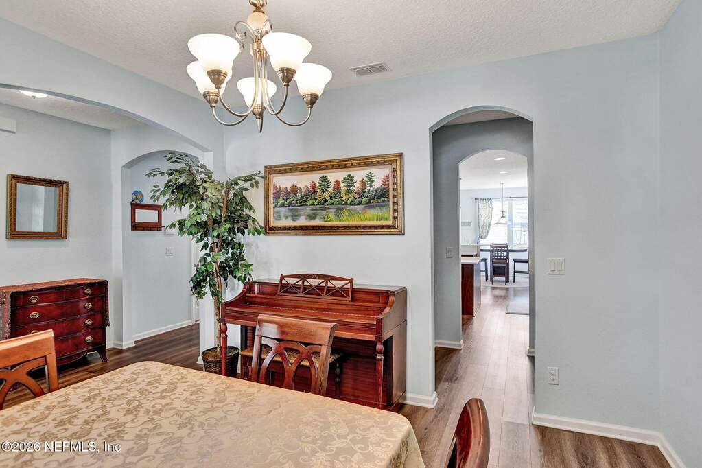 4 Bedroom Single Family Home/House's Image 7