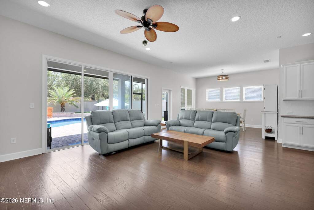 4 Bedroom Single Family Home/House's Image 10