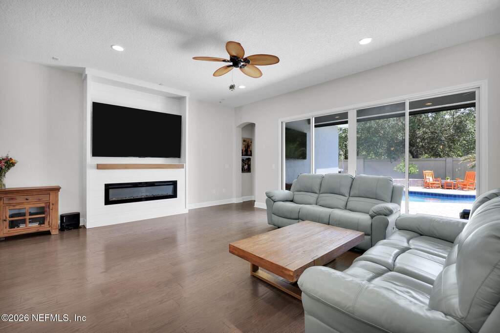 4 Bedroom Single Family Home/House's Image 11